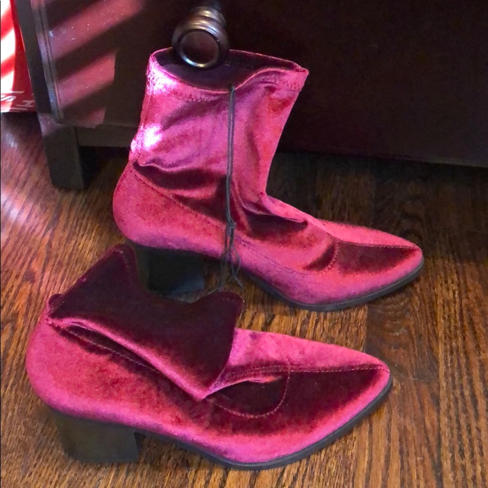 NWT booties - Picture 2 of 3